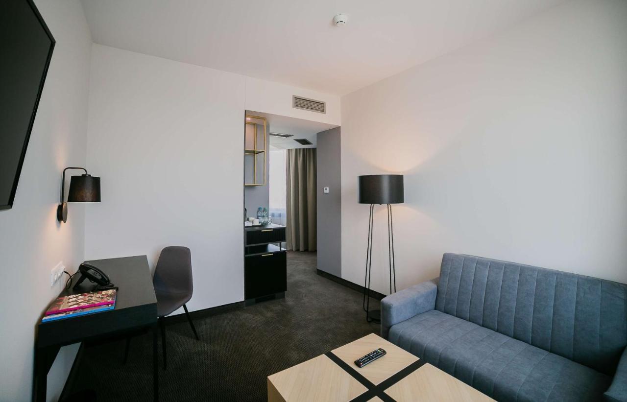 B&B Hotel Warsaw East Exteriör bild