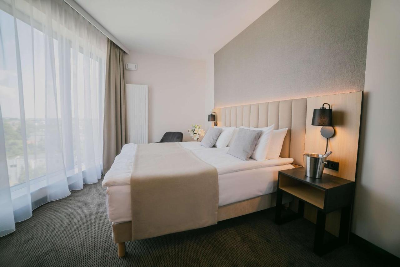 B&B Hotel Warsaw East Exteriör bild